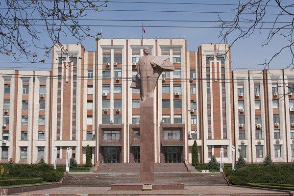 Lenin statue in Tiraspol
