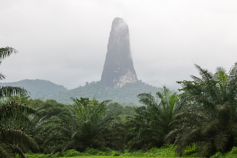 Cao Grande Peak (668 m)