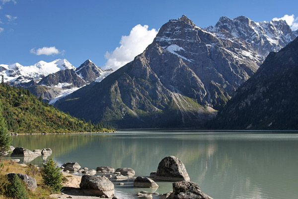 Glacier lake yihun Lhatso