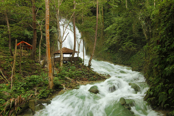 Waterfall Hanga-Hanga