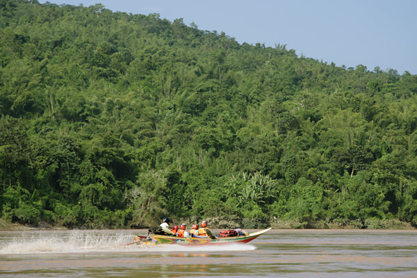 Speed boat