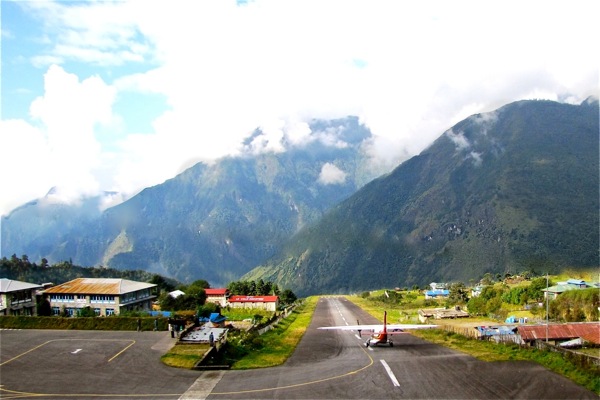 Top dangerous mountain airport