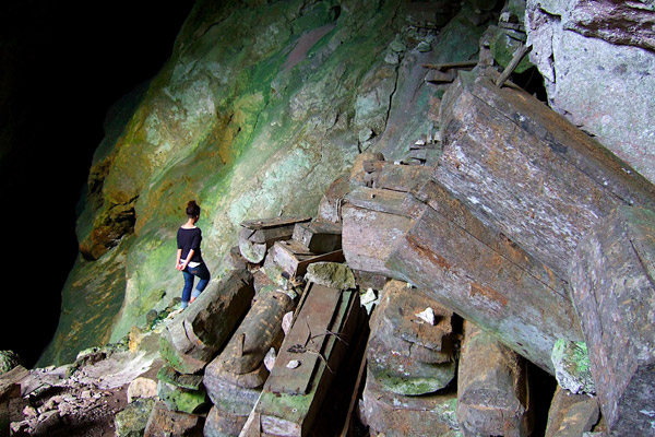 Hanging coffins
