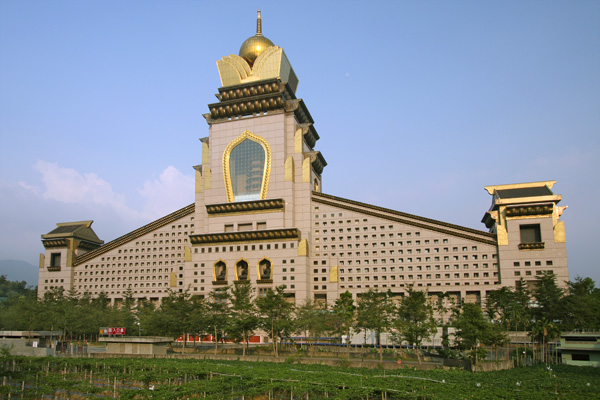 Chung Tai Chan temple