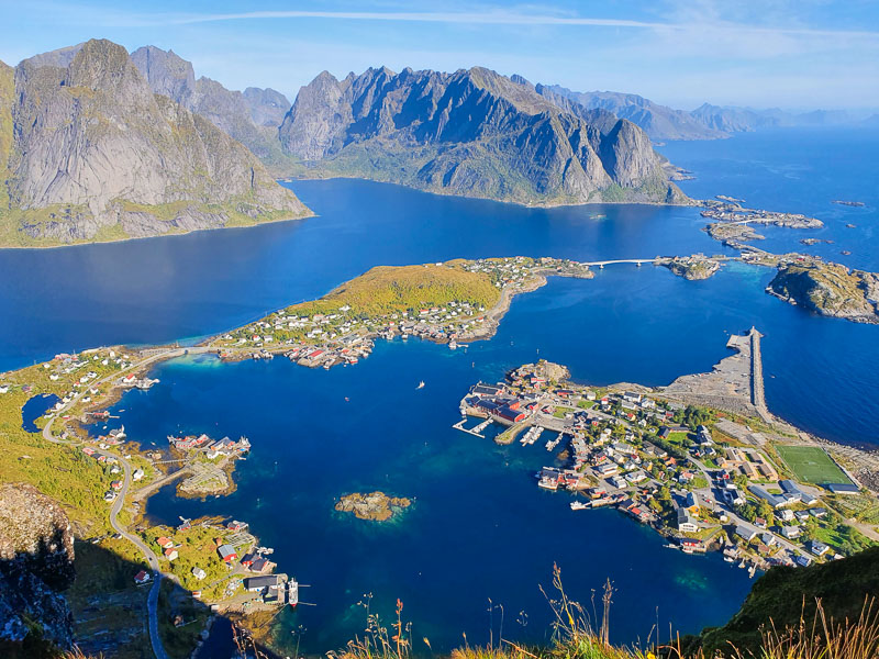 Reinebringen Peak Hike (483 m)