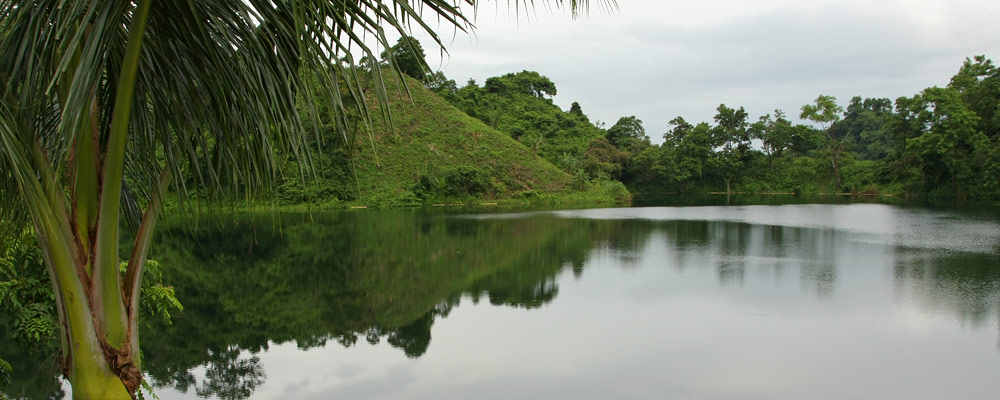 Trekking to Boga lake