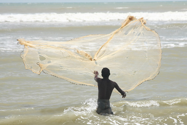 throwing cast net