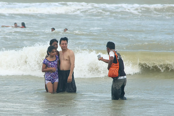 Bangladeshi beach fun