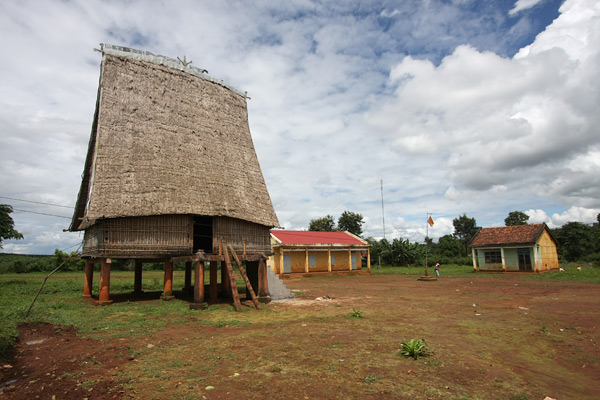 Jarai rong house
