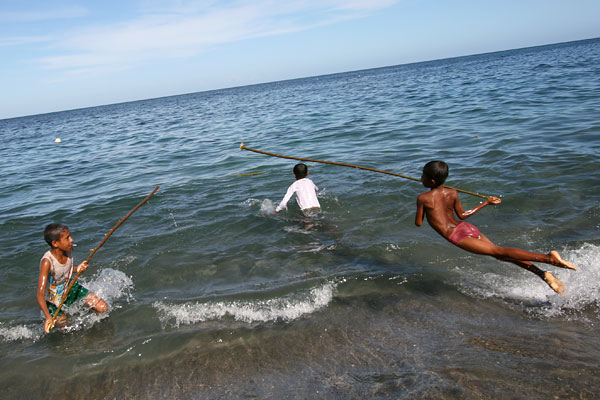 kids practicing whale hunting