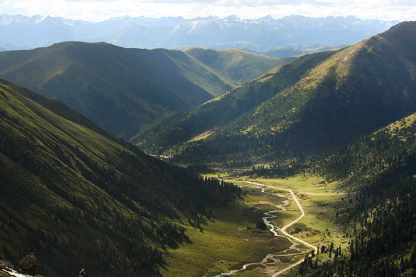 valley leading to Dege