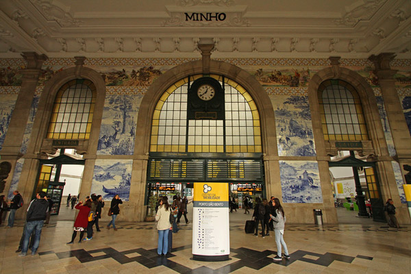 Porto train station