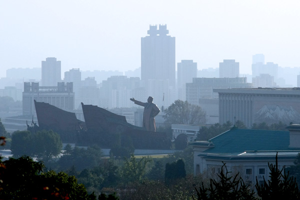 Pyongyang med Kim Il-Sung statue